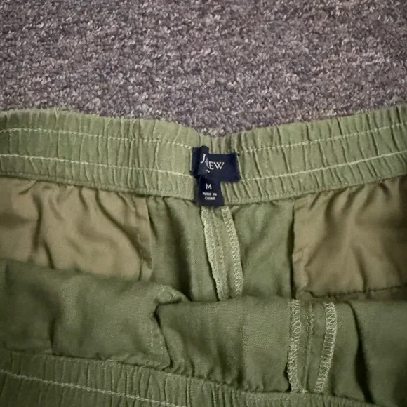 J. Crew Forest Green Women's linen Shorts - Picture 2 of 3